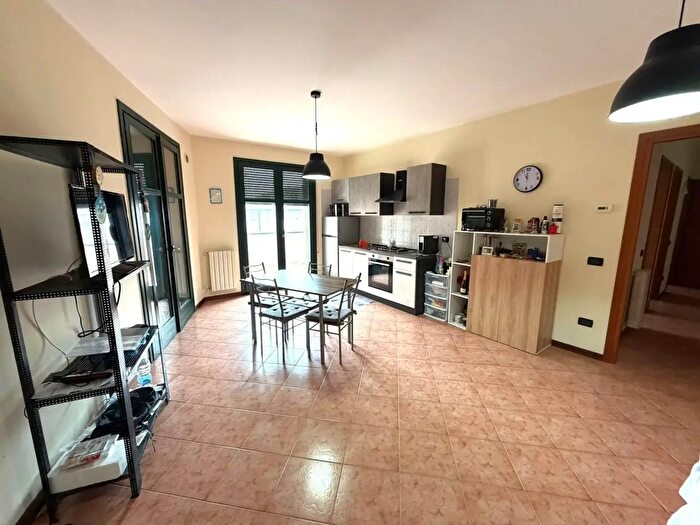 Appartamento quadrilocale in vendita in Piazza Bersaglieri dItalia, Cavarzere