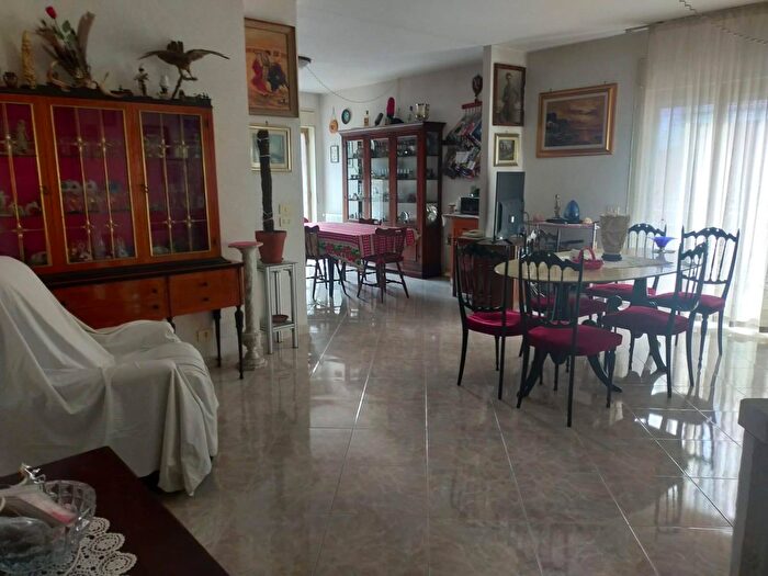 Appartamento quadrilocale in vendita in Gravina Di Catania