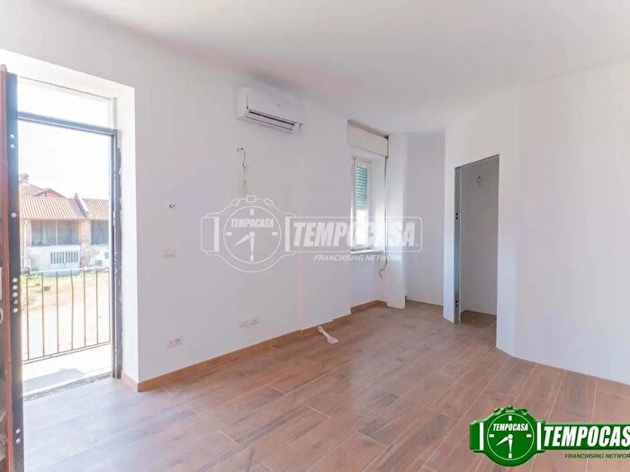 Appartamento bilocale in vendita in Via Piave, Bareggio