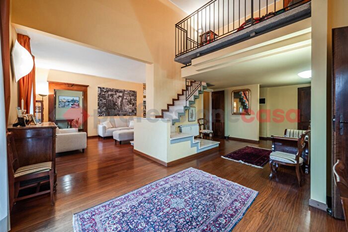 Appartamento con 5 locali in vendita in Piazza Bolivar, Milano