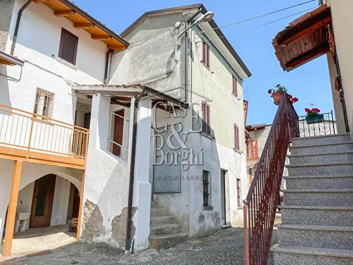Casa con 6 locali in vendita in Frazione Costaiola, Romagnese
