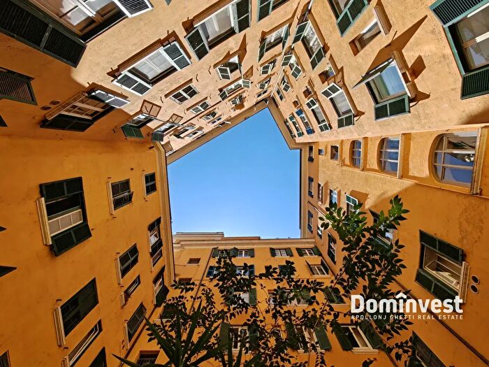 Appartamento con 12 locali in vendita in Piazza dell'Emporio, Roma