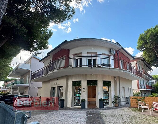 Appartamento trilocale in affitto in Via Cilea, Cervia