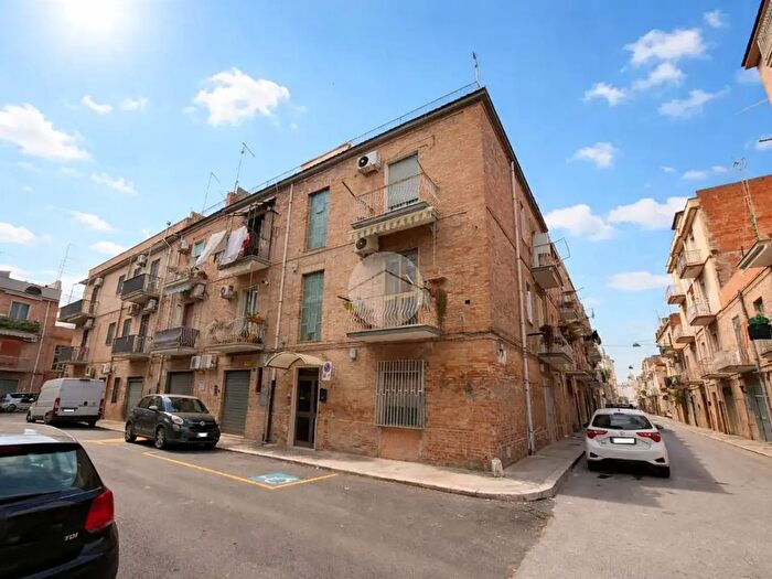 Appartamento trilocale in vendita in Via Achille Grandi, Lucera