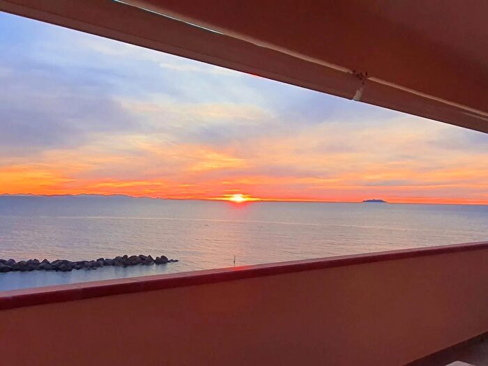 Appartamento quadrilocale in vendita in Via del Littorale N, Livorno