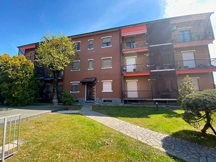 Appartamento trilocale in vendita in Corso Genova, Vigevano