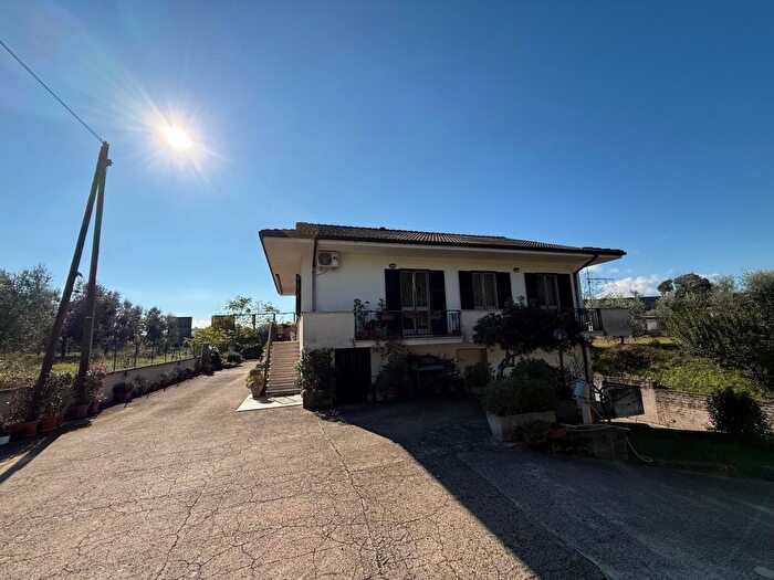 Casa con 6 locali in vendita in Via Mediana Arillette, Alatri