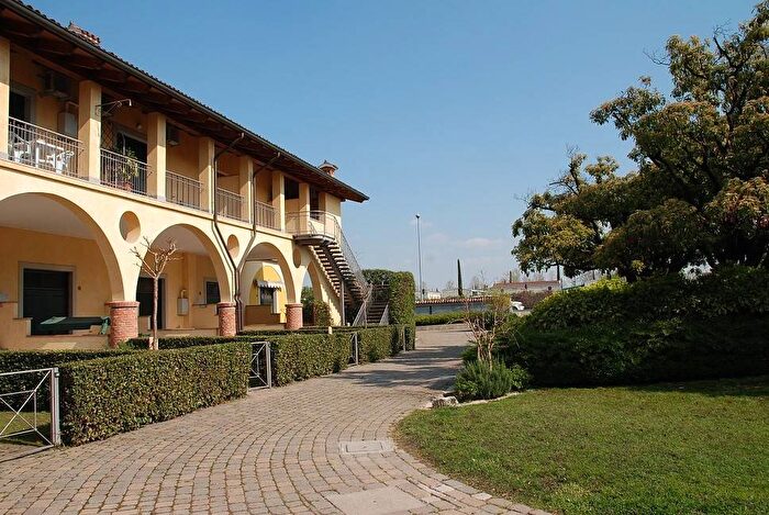 Appartamento bilocale in affitto in Viale Francesco Agello, Rivoltella, Desenzano del Garda