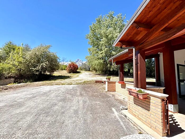Casa con 7 locali in vendita in Frazione Trignano, Isola Del Gran Sasso D'Italia