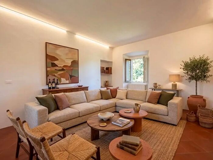 Appartamento con 6 locali in vendita in Via Santa Lucia, Lastra A Signa