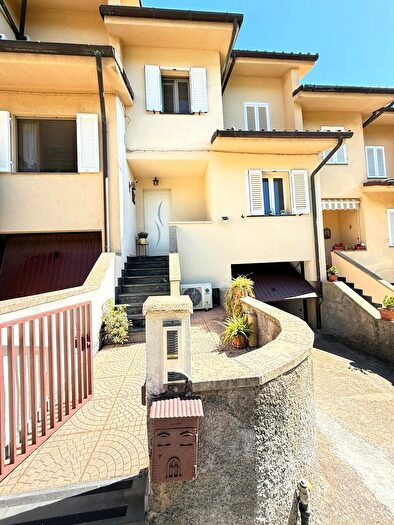 Casa con 7 locali in vendita in Chianni