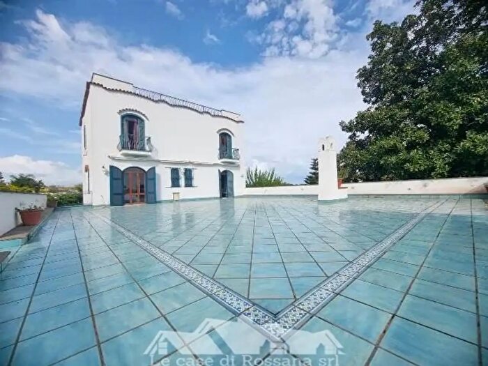 Casa con 15 locali in vendita in Via Giacomo Leopardi, San Felice Circeo