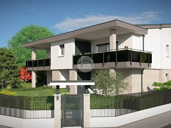 Appartamento quadrilocale in vendita in Via l Cadorna, Vimercate