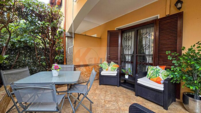 Casa con 6 locali in vendita in Via Donizetti, Olbia