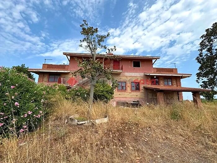 Casa quadrilocale in vendita in Via dei Rutuli Snc, Aprilia