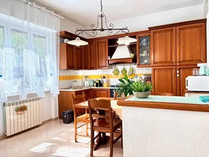 Appartamento con 6 locali in vendita in Corso Tardy E Benech, Savona