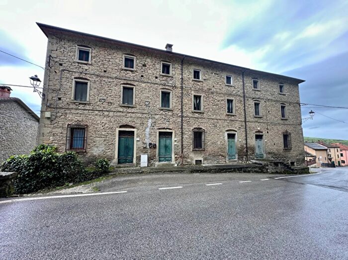 Appartamento con 16 locali in vendita in Via Piancaldoli, Firenzuola