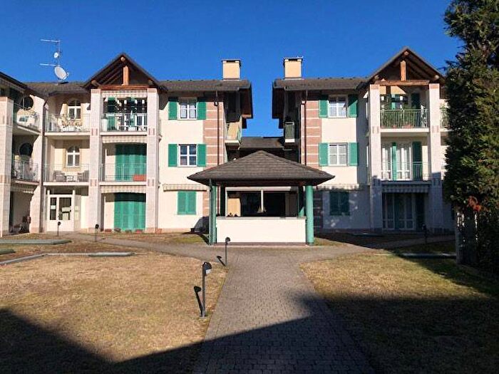 Appartamento trilocale in affitto in Via C Bernasconi, Centro, Malnate