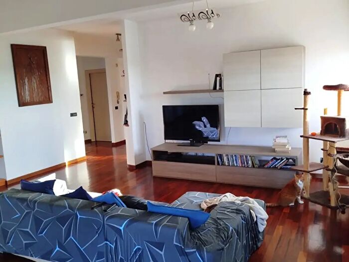 Appartamento con 6 locali in vendita in Pontedera