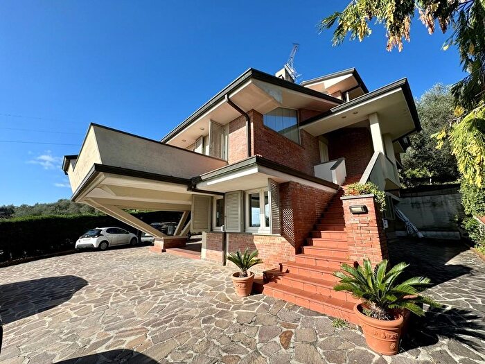 Casa con 13 locali in vendita in Via dellElta, Massarosa