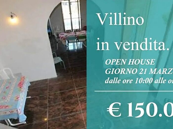 Casa con 10 locali in vendita in Via del Lillà, Catania