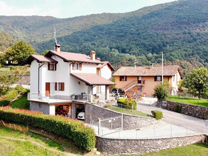 Casa quadrilocale in vendita in Via Mortesina, Capizzone