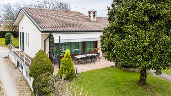 Casa quadrilocale in vendita in Via Comparine, Arcole