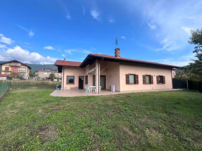 Casa con 5 locali in vendita in Via Selvaggio, Giaveno