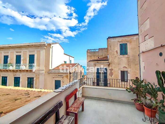 Casa trilocale in vendita in Via Nizza, Siracusa