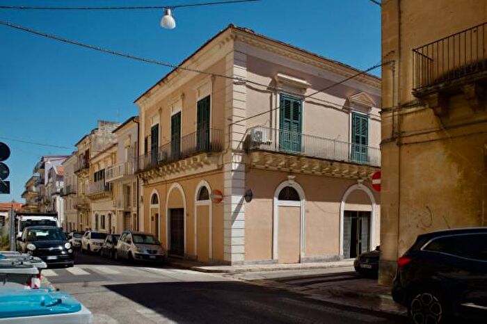 Casa con 6 locali in vendita in Via Dante Alighieri, Ragusa