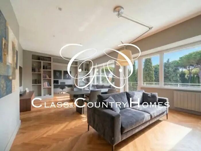 Appartamento con 6 locali in vendita in Piazzale dei Santi Pietro E Paolo, Roma