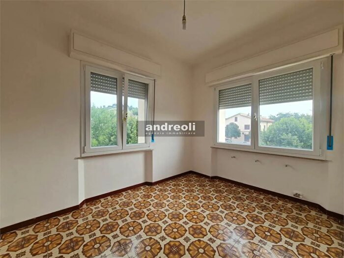 Appartamento con 6 locali in vendita in Maiolati Spontini