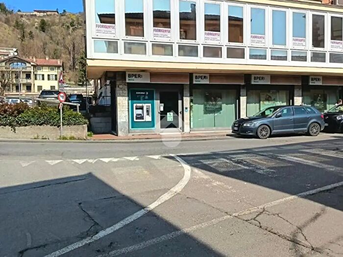 Appartamento con 5 locali in vendita in Piazza Dante Alighieri, Gavi