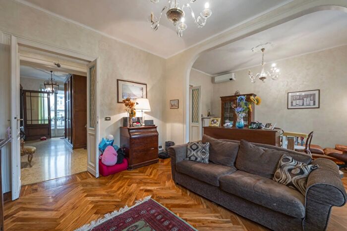 Appartamento con 6 locali in vendita in Via Amedeo Peyron, Torino