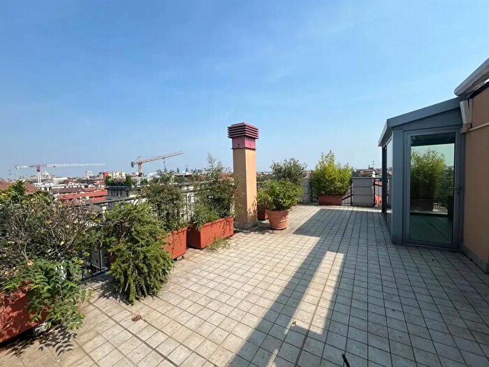 Appartamento trilocale in affitto in Via Tiraboschi, Milano