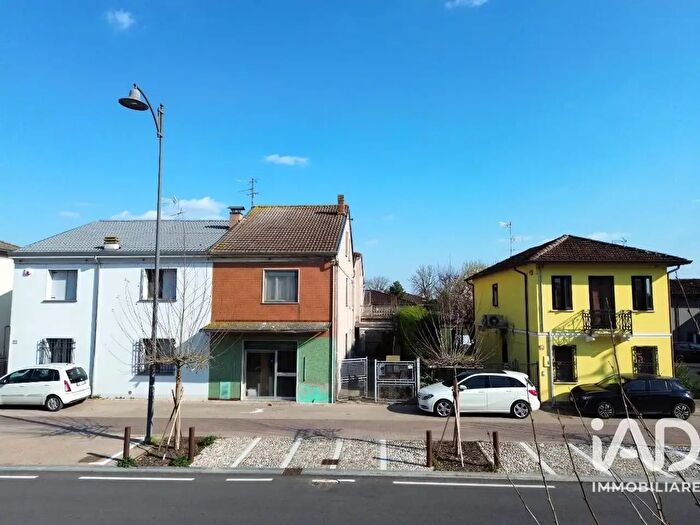 Casa con 5 locali in vendita in Via Roma, San Giovanni Del Dosso