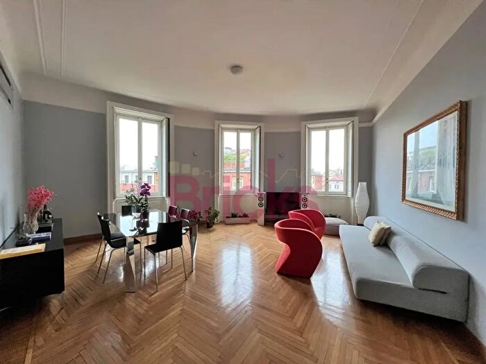 Appartamento trilocale in affitto in Via Celestino IV, Milano