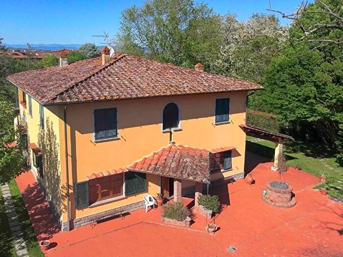 Casa con 13 locali in vendita in San Miniato