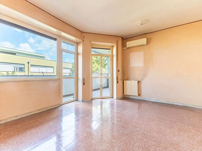 Appartamento trilocale in vendita in Via Mario Mona, Roma