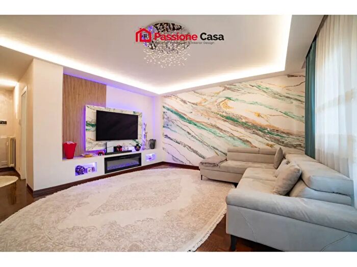 Appartamento quadrilocale in vendita in Strada Benedetta, Parma