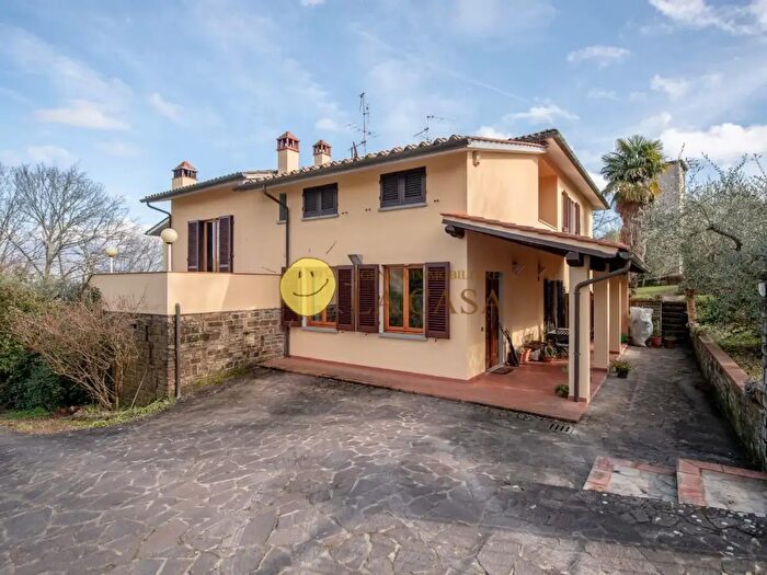 Casa con 12 locali in vendita in Figline e Incisa Valdarno