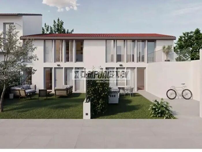 Casa quadrilocale in vendita in Via Origo, Lissone