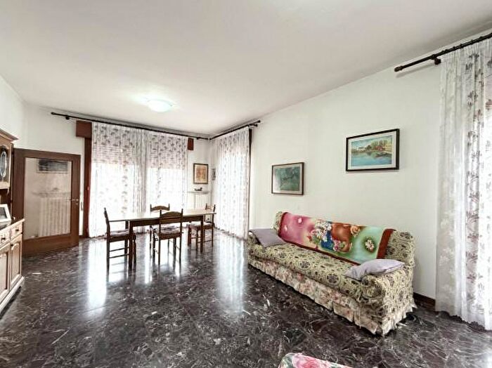 Appartamento trilocale in vendita in Via Riviera del Brenta, Fiesso DArtico