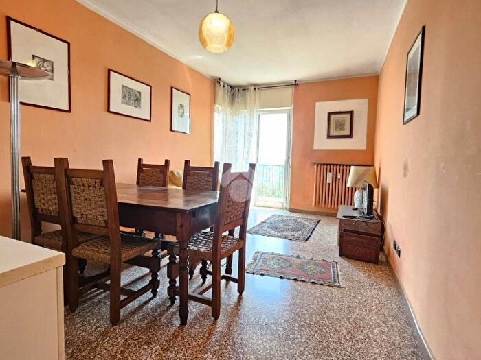 Appartamento trilocale in affitto in Via Passo Rolle, Quartiere Feltre, Milano