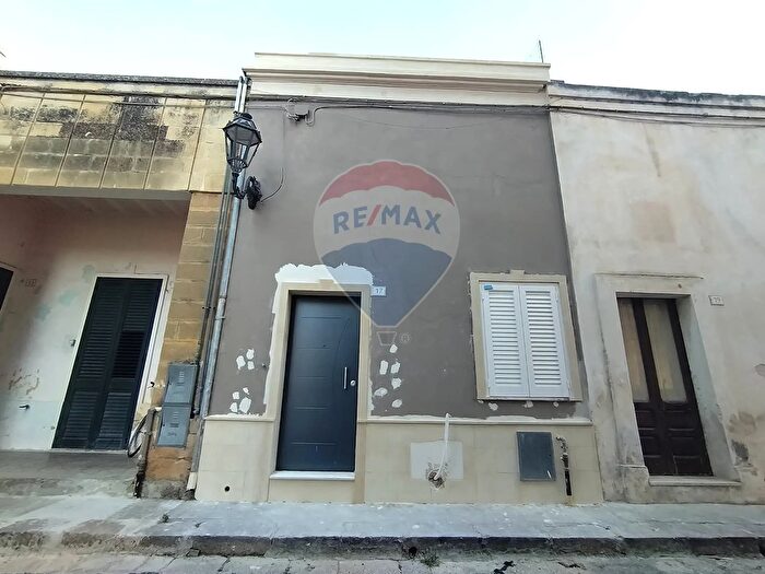 Casa trilocale in vendita in Lizzanello