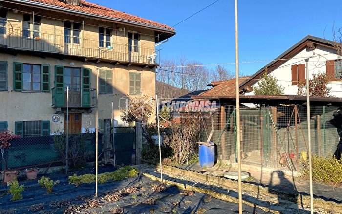 Casa con 8 locali in vendita in Frazione Fusero, Callabiana