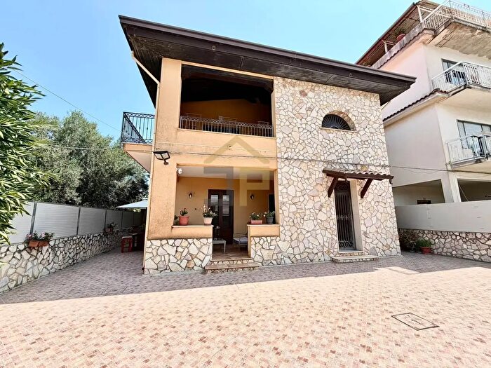 Casa con 11 locali in vendita in Contrada Garofalo, Partinico