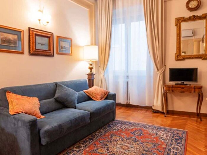 Appartamento bilocale in affitto in Via dei Piatti, Carrobbio, Milano