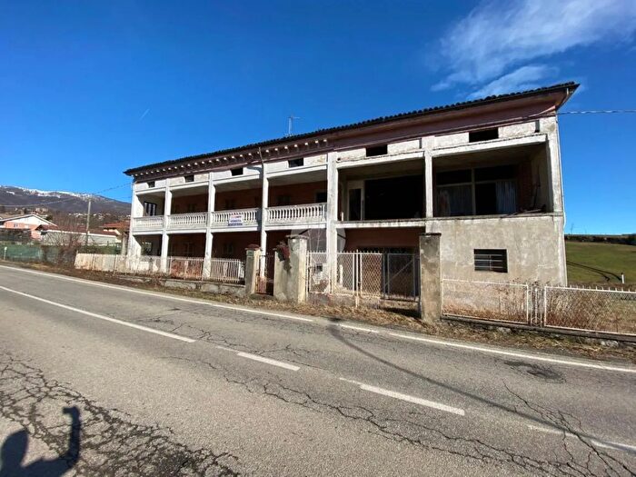 Casa con 10 locali in vendita in Via Coazze, Giaveno