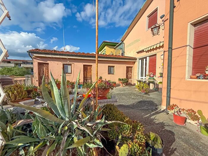 Casa con 8 locali in vendita in Via Leonardo da Vinci, Fucecchio